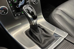 musta Volvo V60 2018 kuva 20.