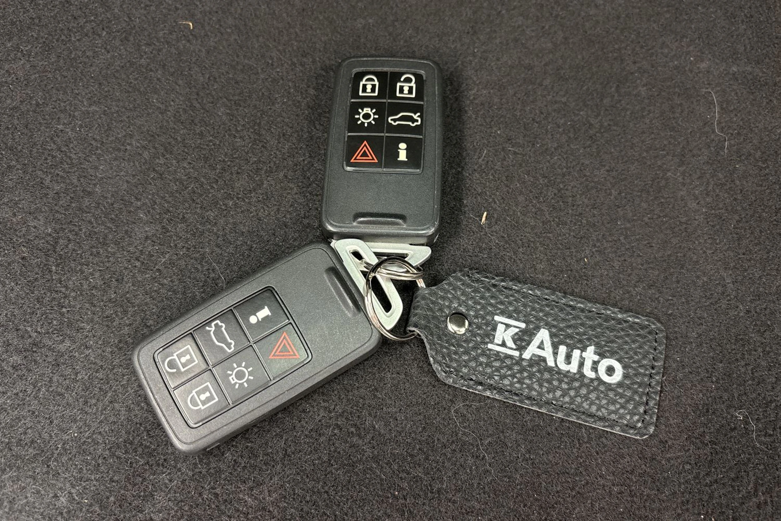 musta Volvo V60 2018 kuva 23.