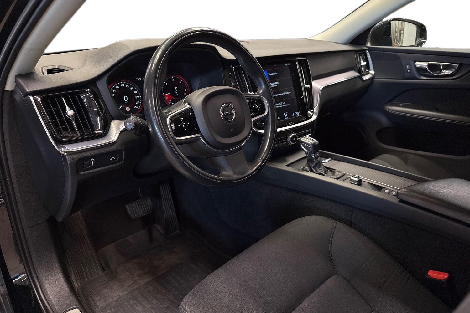 Volvo V60 D4 AWD Momentum aut 2018, photo 6/30