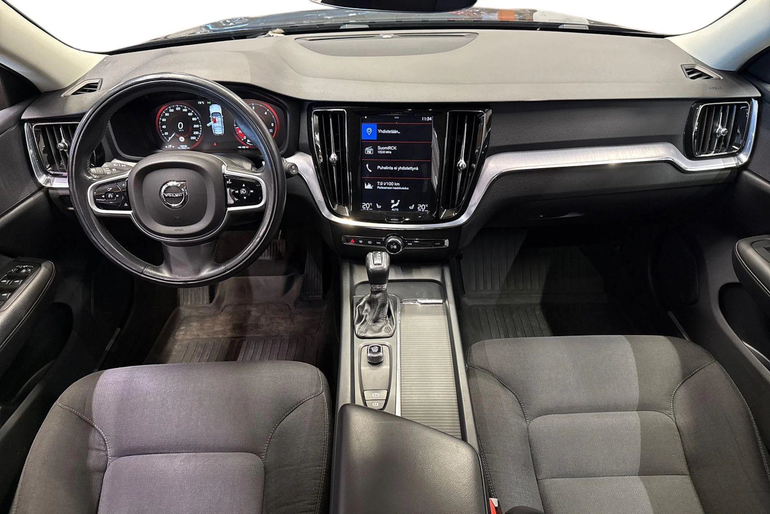 musta Volvo V60 2018 kuva 7.