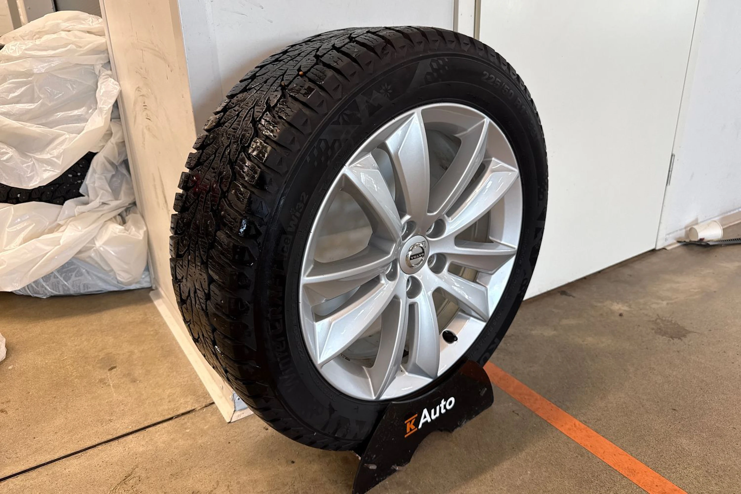 musta Volvo V60 2018 kuva 10.