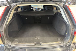 musta Volvo V60 2018 kuva 13.
