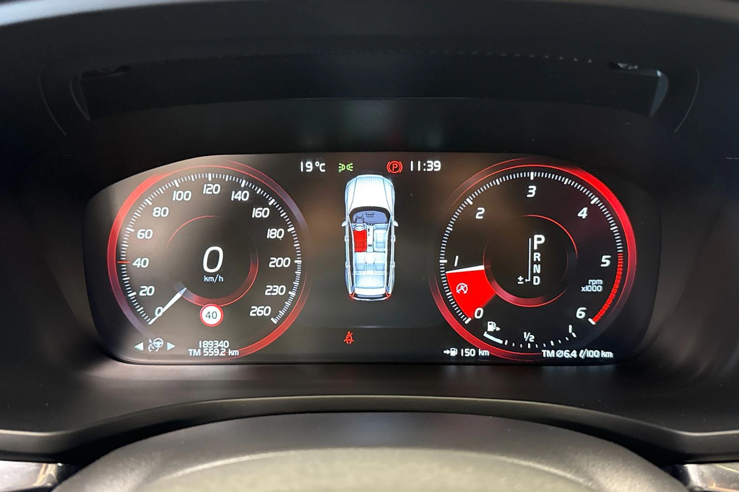 musta Volvo V60 2018 kuva 14.
