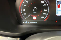 musta Volvo V60 2018 kuva 15.