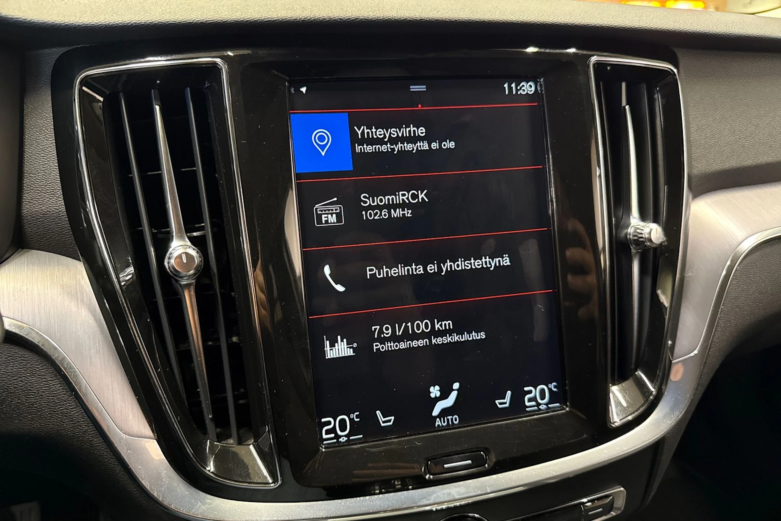 musta Volvo V60 2018 kuva 17.