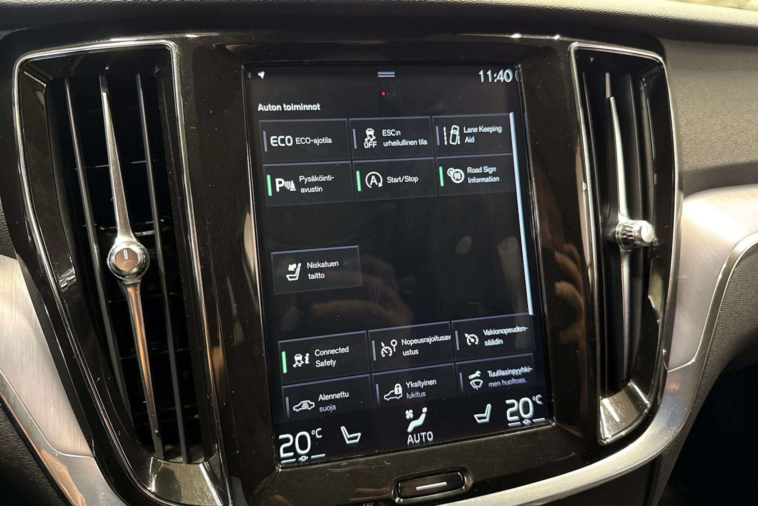 musta Volvo V60 2018 kuva 18.