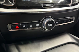 musta Volvo V60 2018 kuva 21.