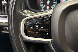 musta Volvo V60 2018 kuva 23.