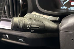 musta Volvo V60 2018 kuva 25.