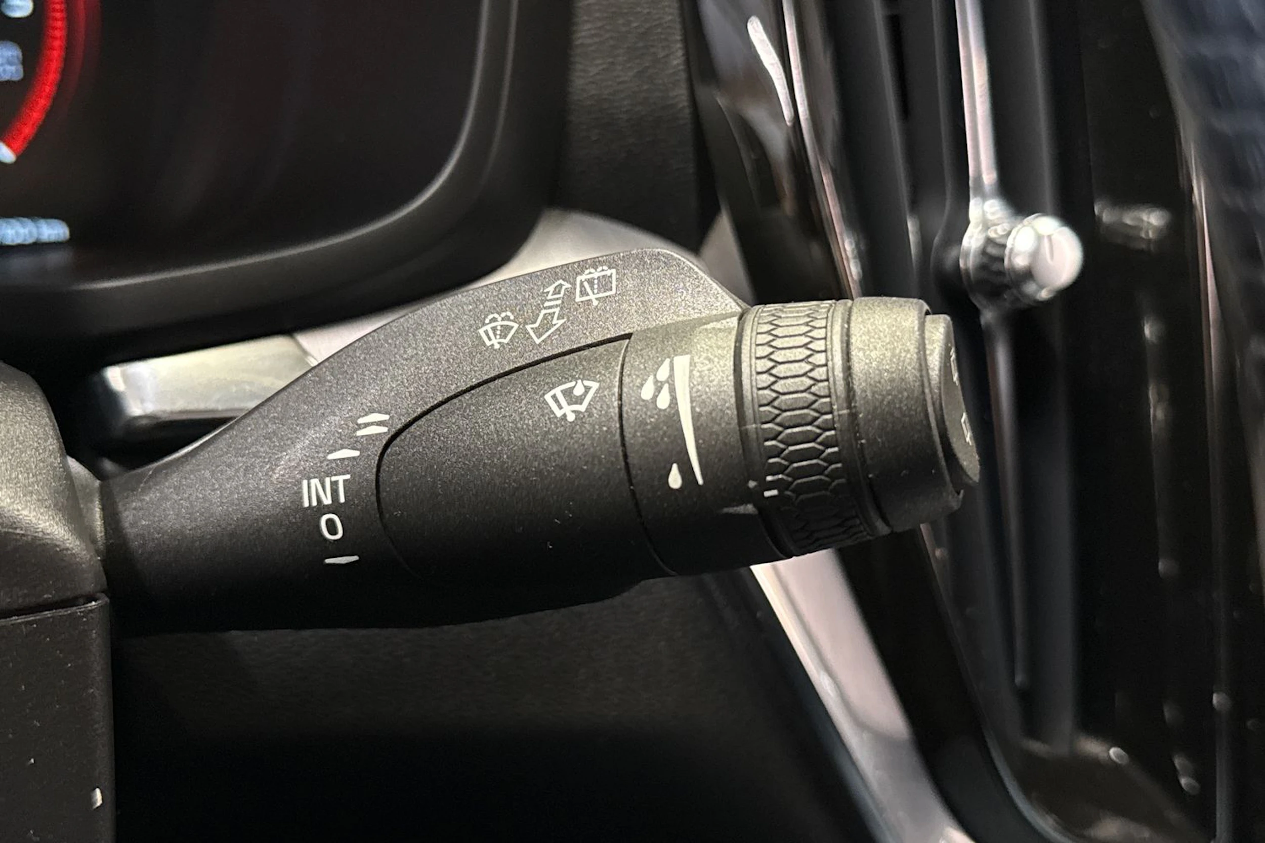 musta Volvo V60 2018 kuva 26.