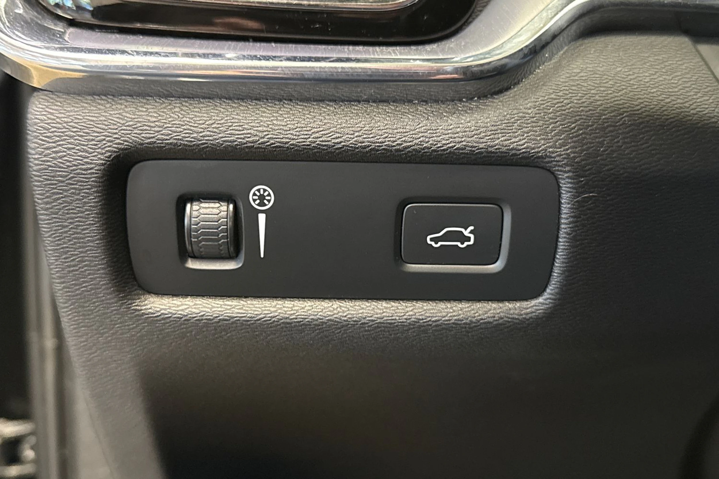 musta Volvo V60 2018 kuva 27.