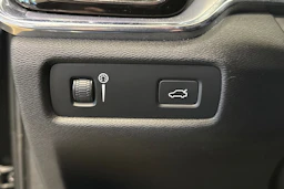 musta Volvo V60 2018 kuva 27.