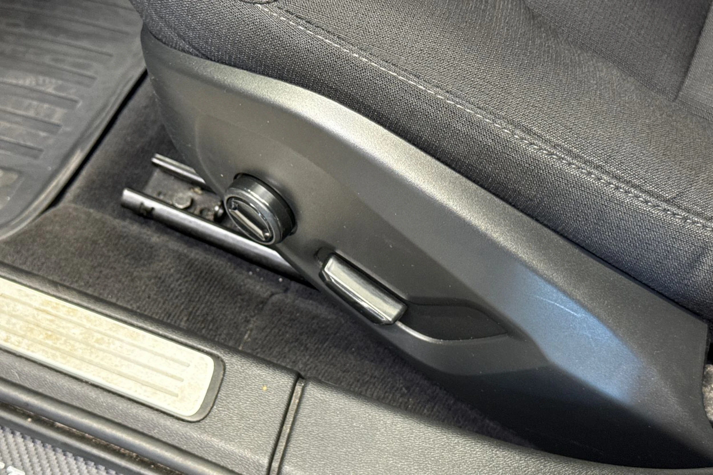 musta Volvo V60 2018 kuva 29.