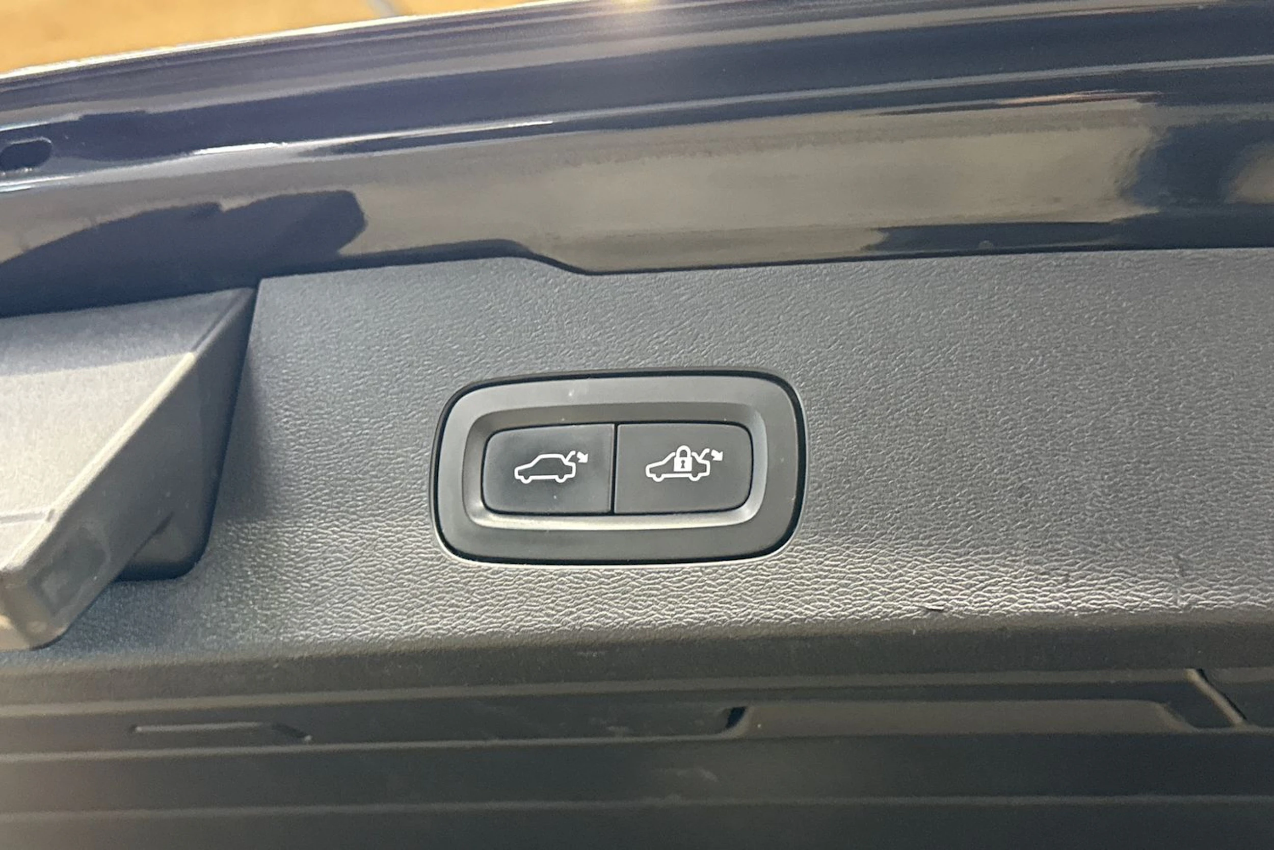 musta Volvo V60 2018 kuva 30.
