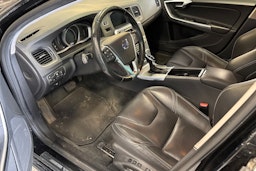 musta Volvo V60 2018 kuva 3.