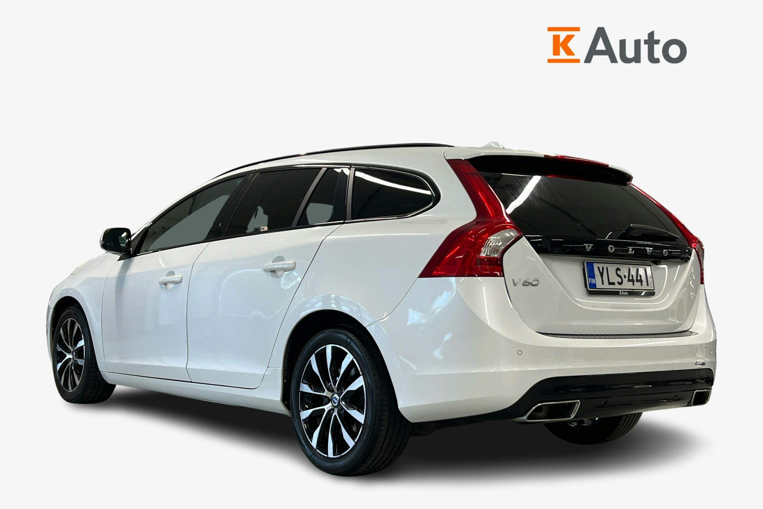 Valkoinen Volvo V60 2018 kuva 2.