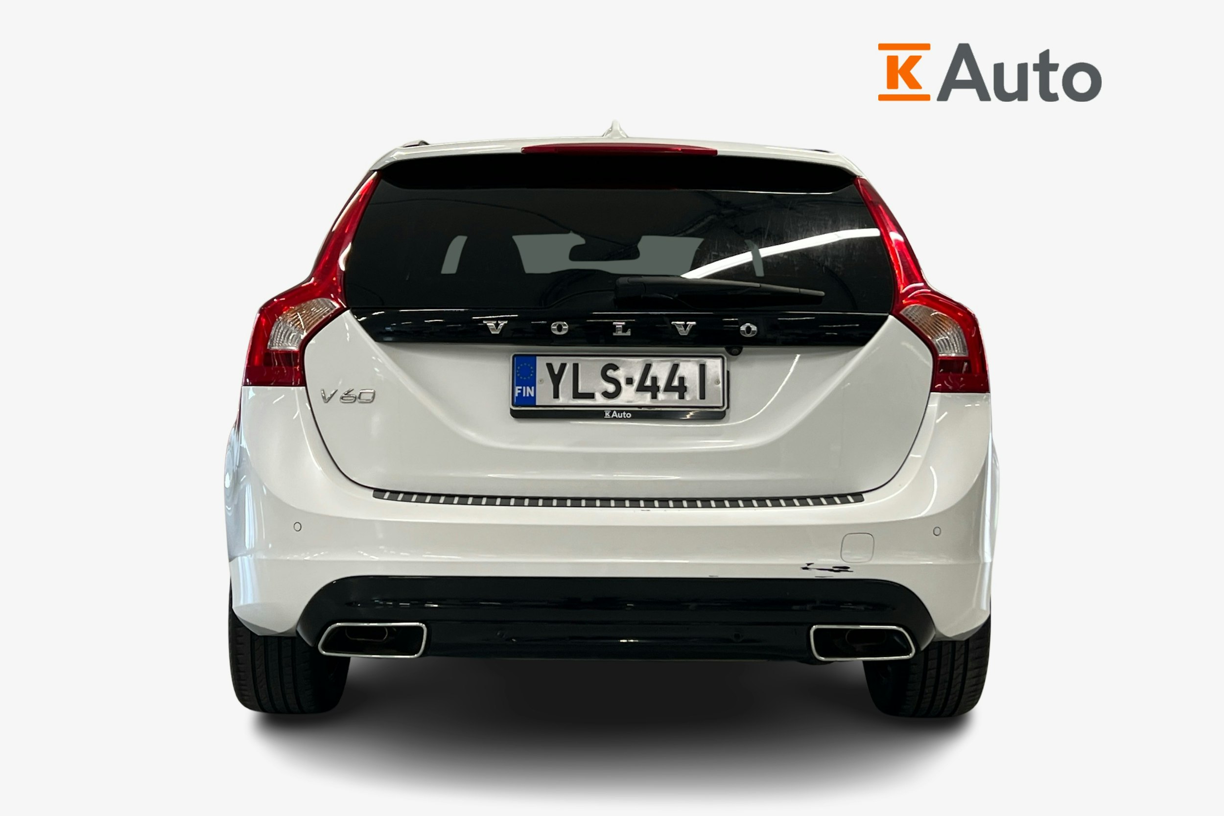 Valkoinen Volvo V60 2018 kuva 3.