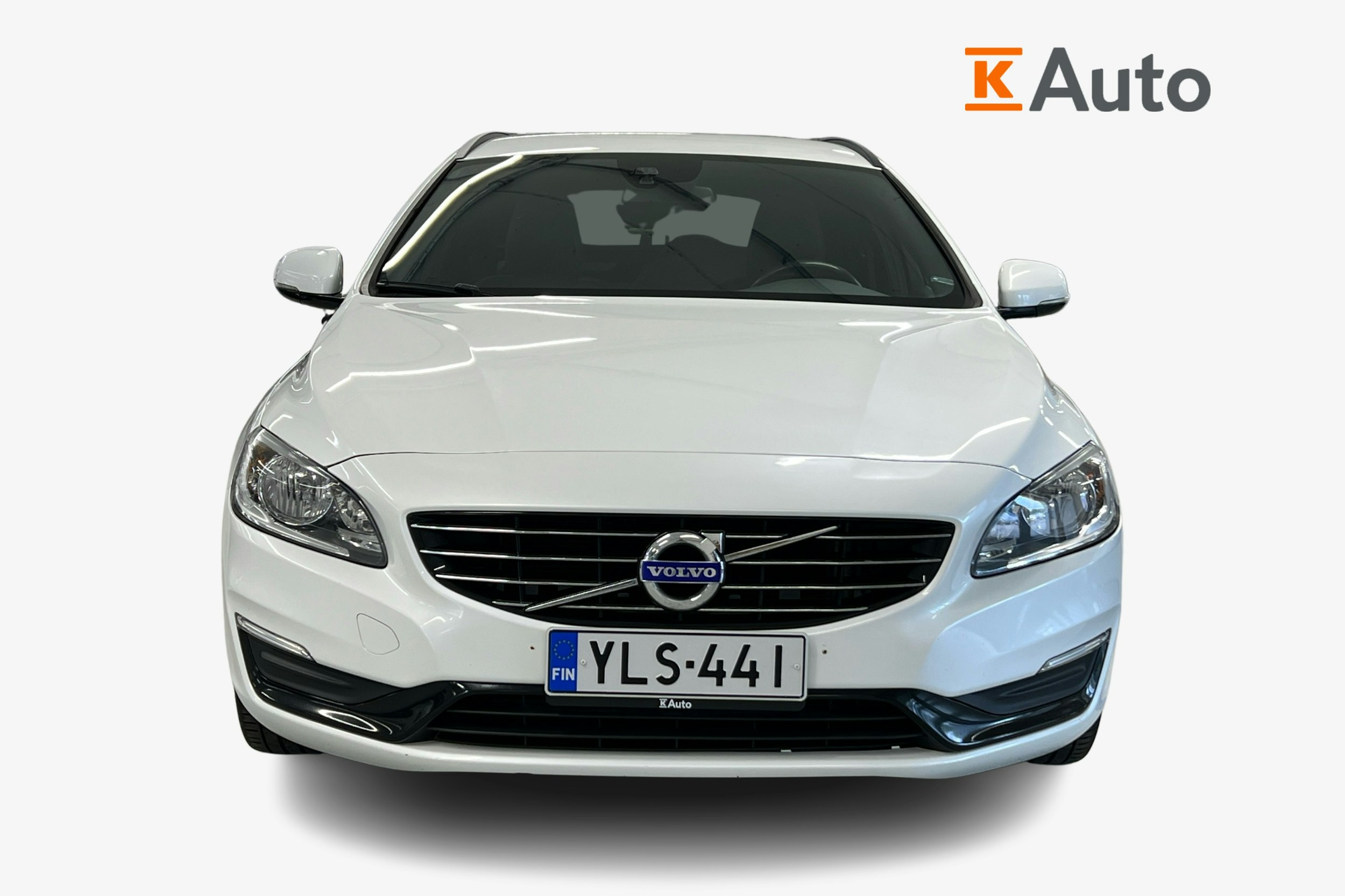 Valkoinen Volvo V60 2018 kuva 4.