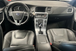 Valkoinen Volvo V60 2018 kuva 7.