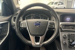 Valkoinen Volvo V60 2018 kuva 11.
