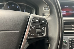 Valkoinen Volvo V60 2018 kuva 13.