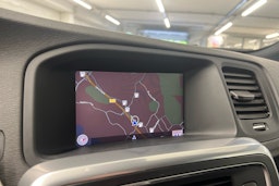 Valkoinen Volvo V60 2018 kuva 16.