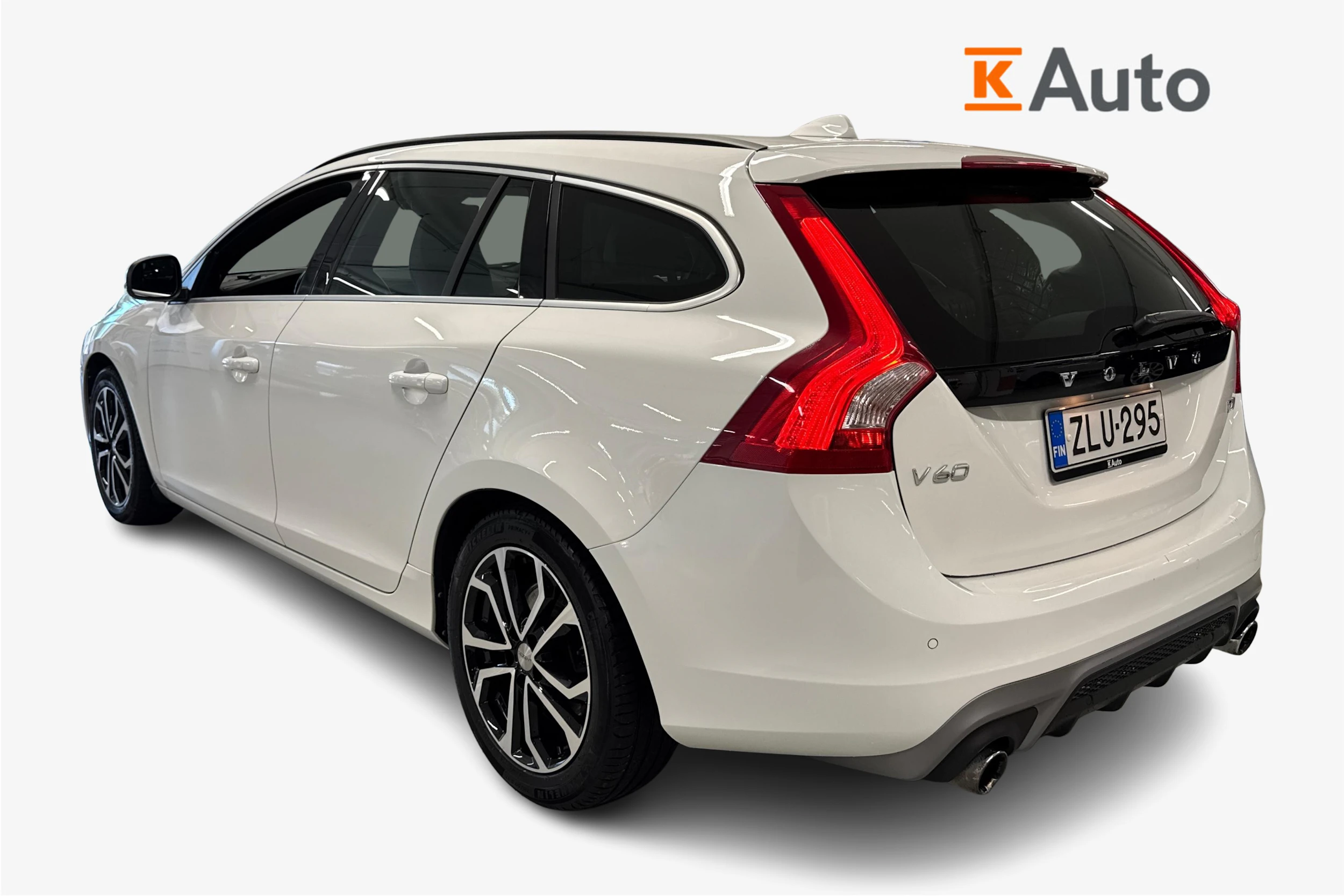 Valkoinen Volvo V60 2018 kuva 2.