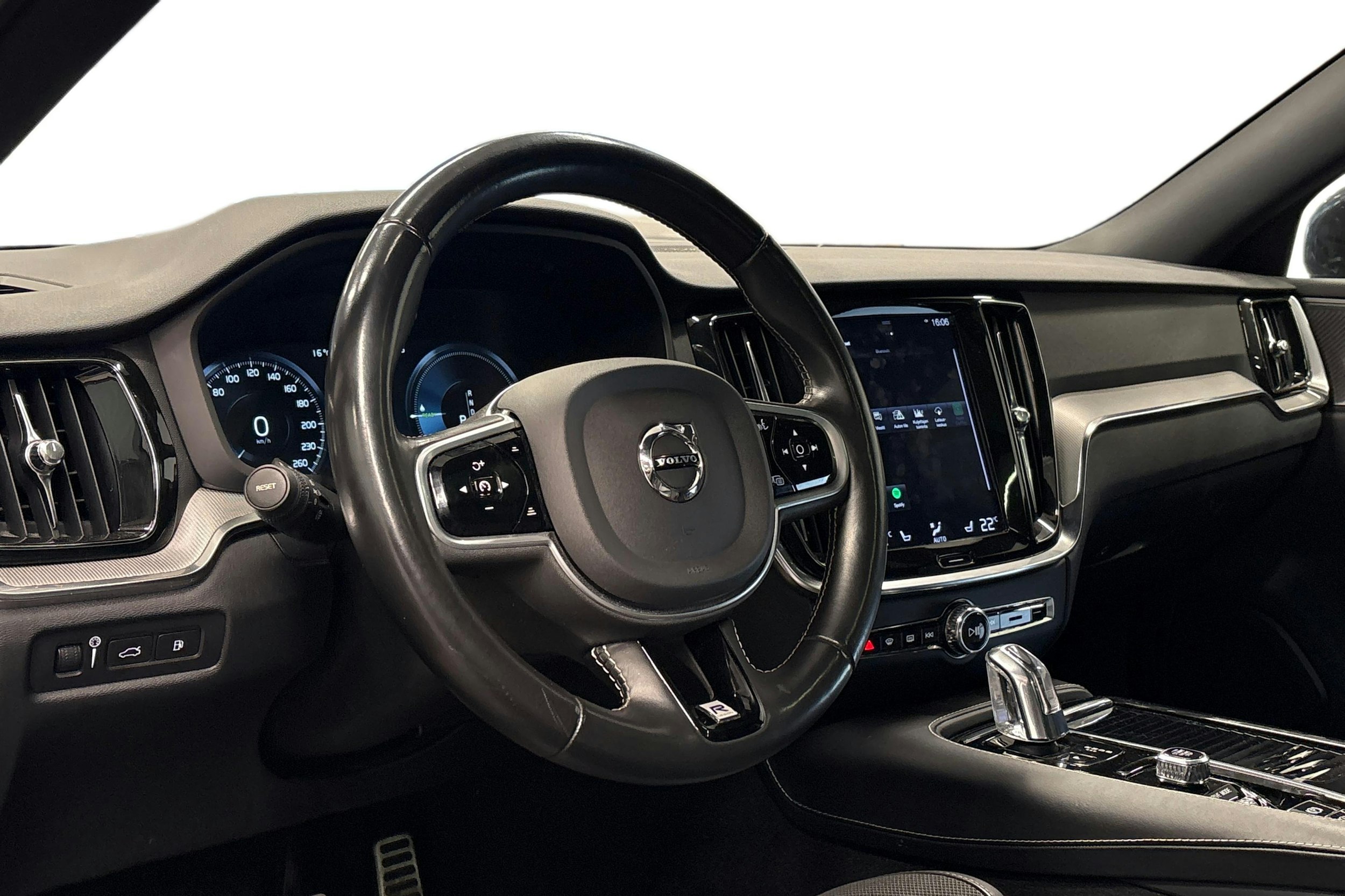 sininen Volvo V60 2019 kuva 3.