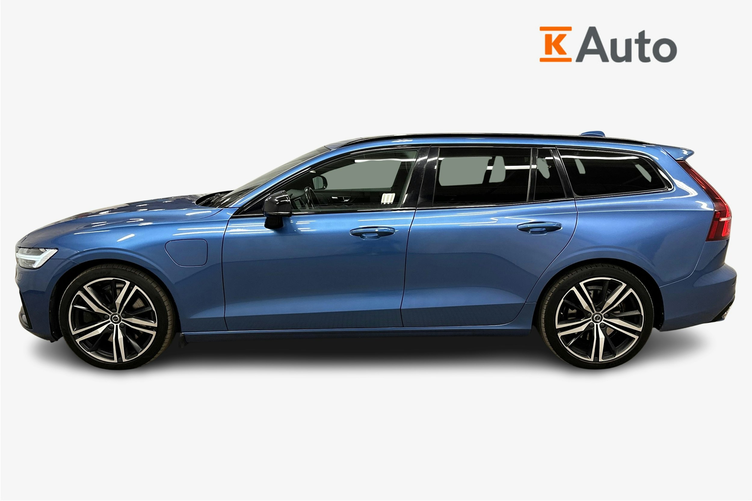 sininen Volvo V60 2019 kuva 6.