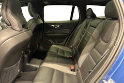 sininen Volvo V60 2019 kuva 10.