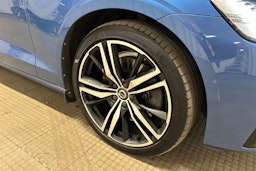 sininen Volvo V60 2019 kuva 11.