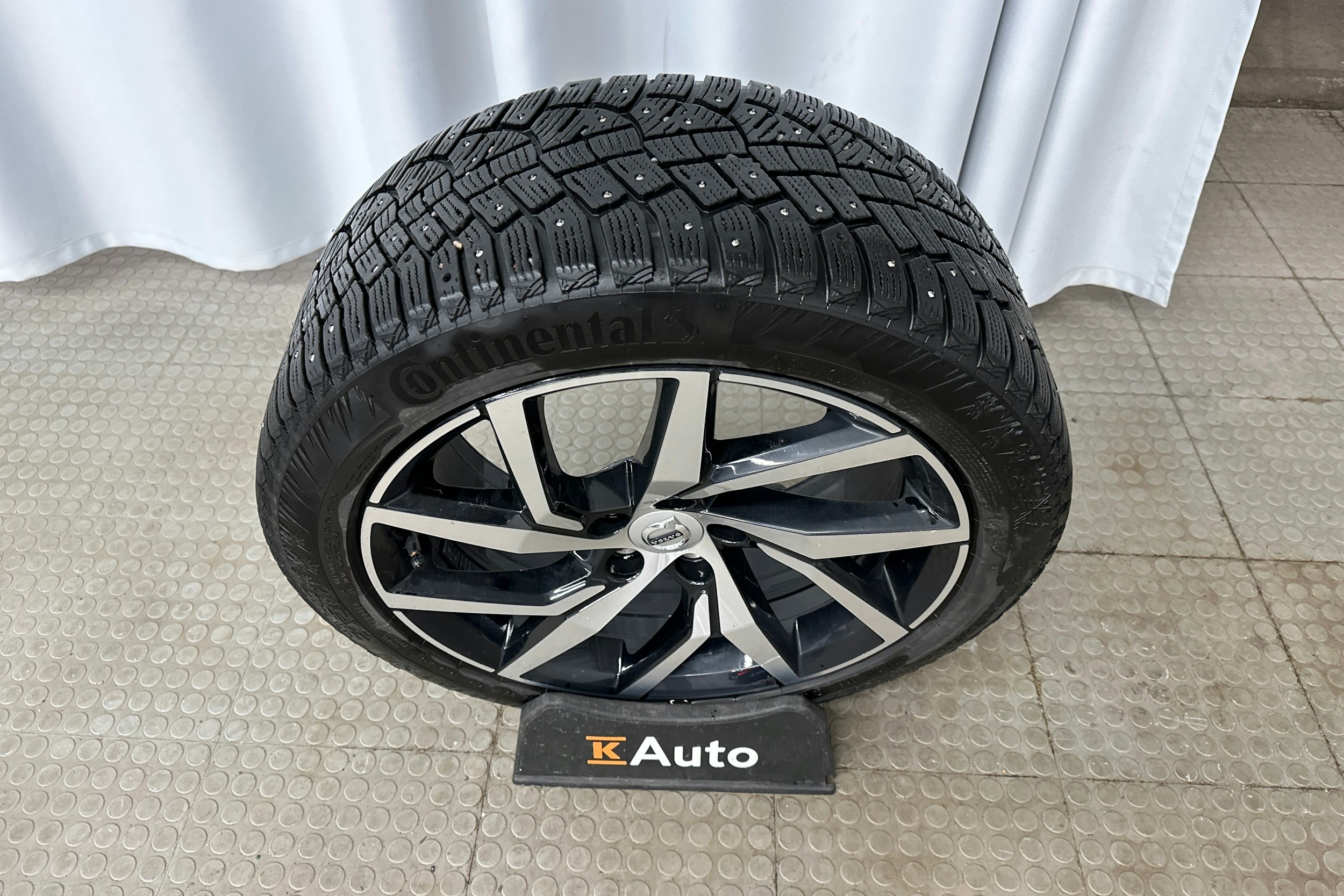 sininen Volvo V60 2019 kuva 13.