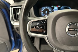 sininen Volvo V60 2019 kuva 14.