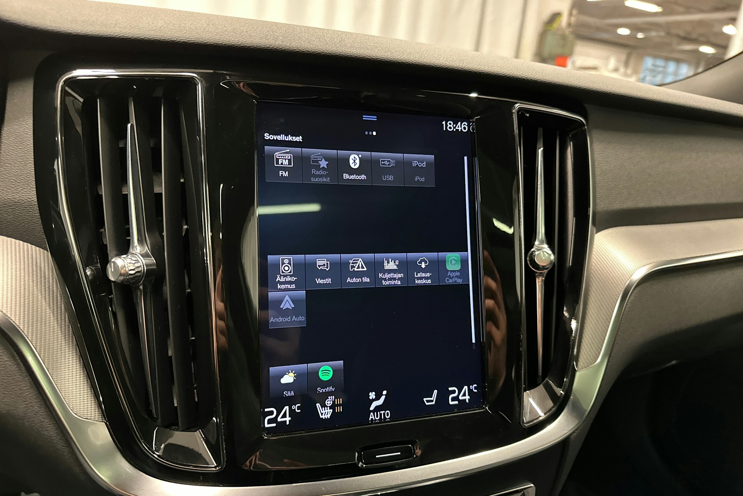 sininen Volvo V60 2019 kuva 20.