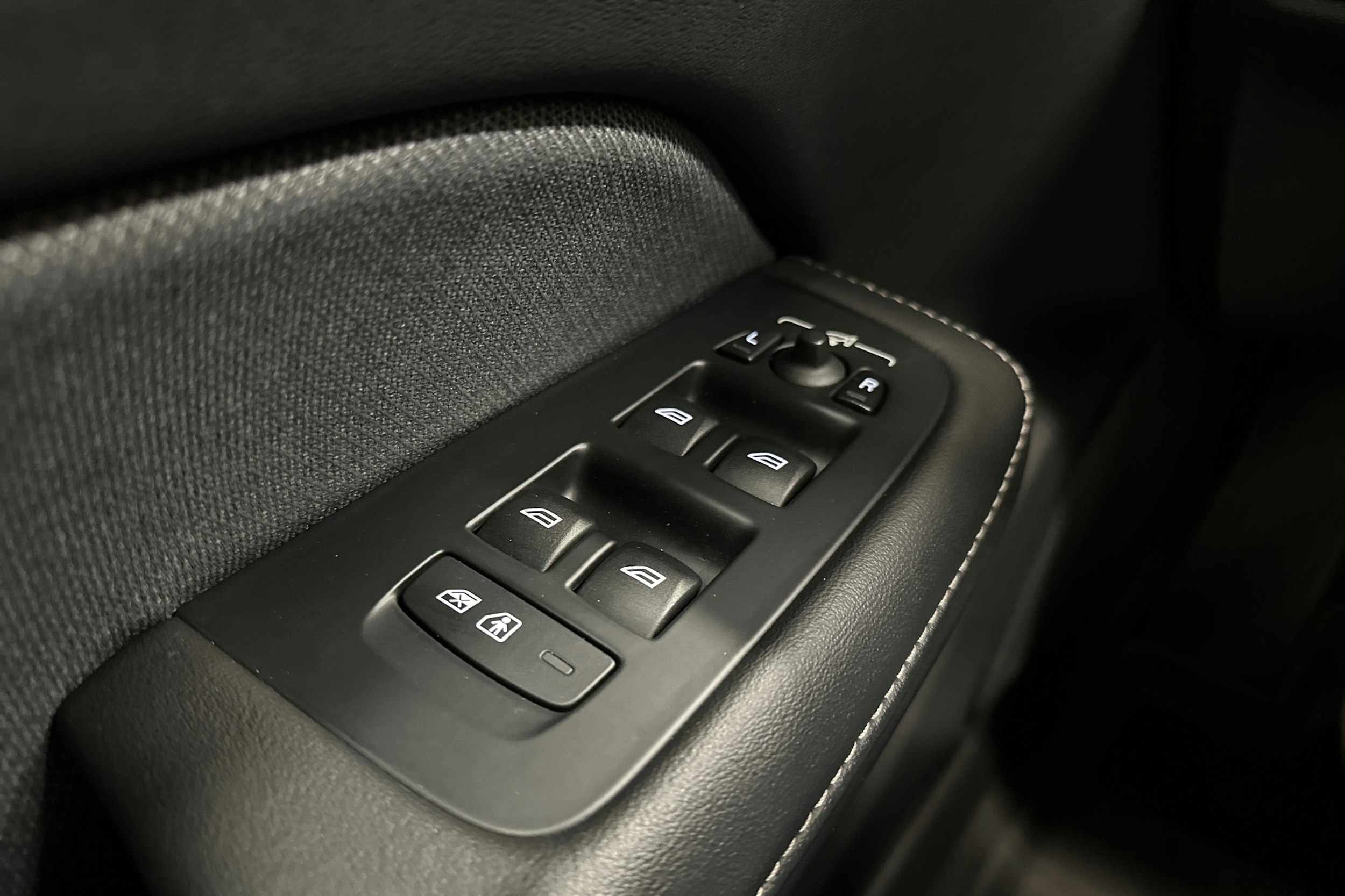 sininen Volvo V60 2019 kuva 23.