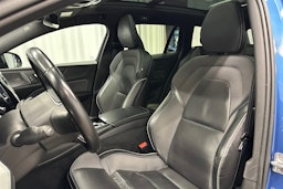 sininen Volvo V60 2019 kuva 25.