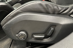 sininen Volvo V60 2019 kuva 26.