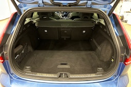 sininen Volvo V60 2019 kuva 29.