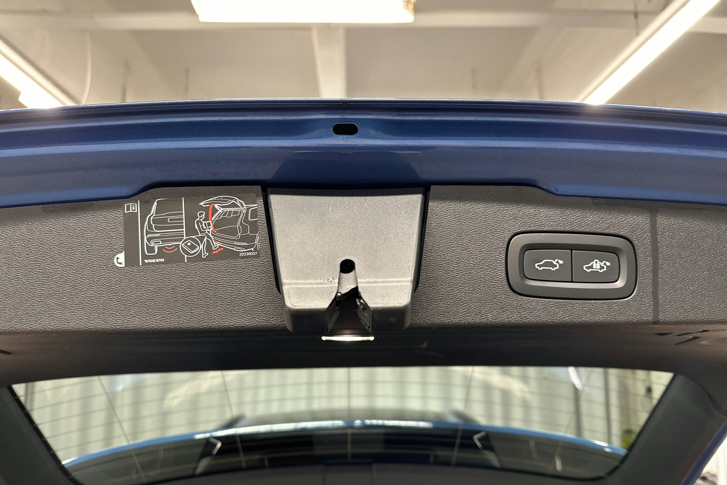 sininen Volvo V60 2019 kuva 30.