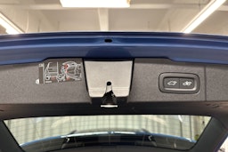 sininen Volvo V60 2019 kuva 30.