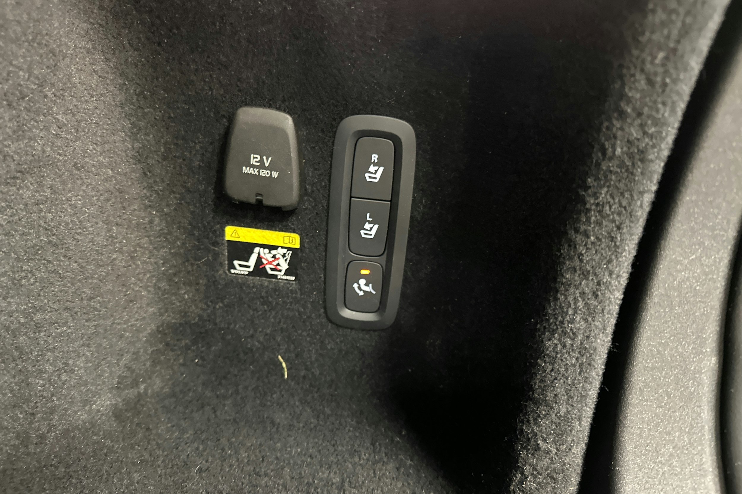 sininen Volvo V60 2019 kuva 31.