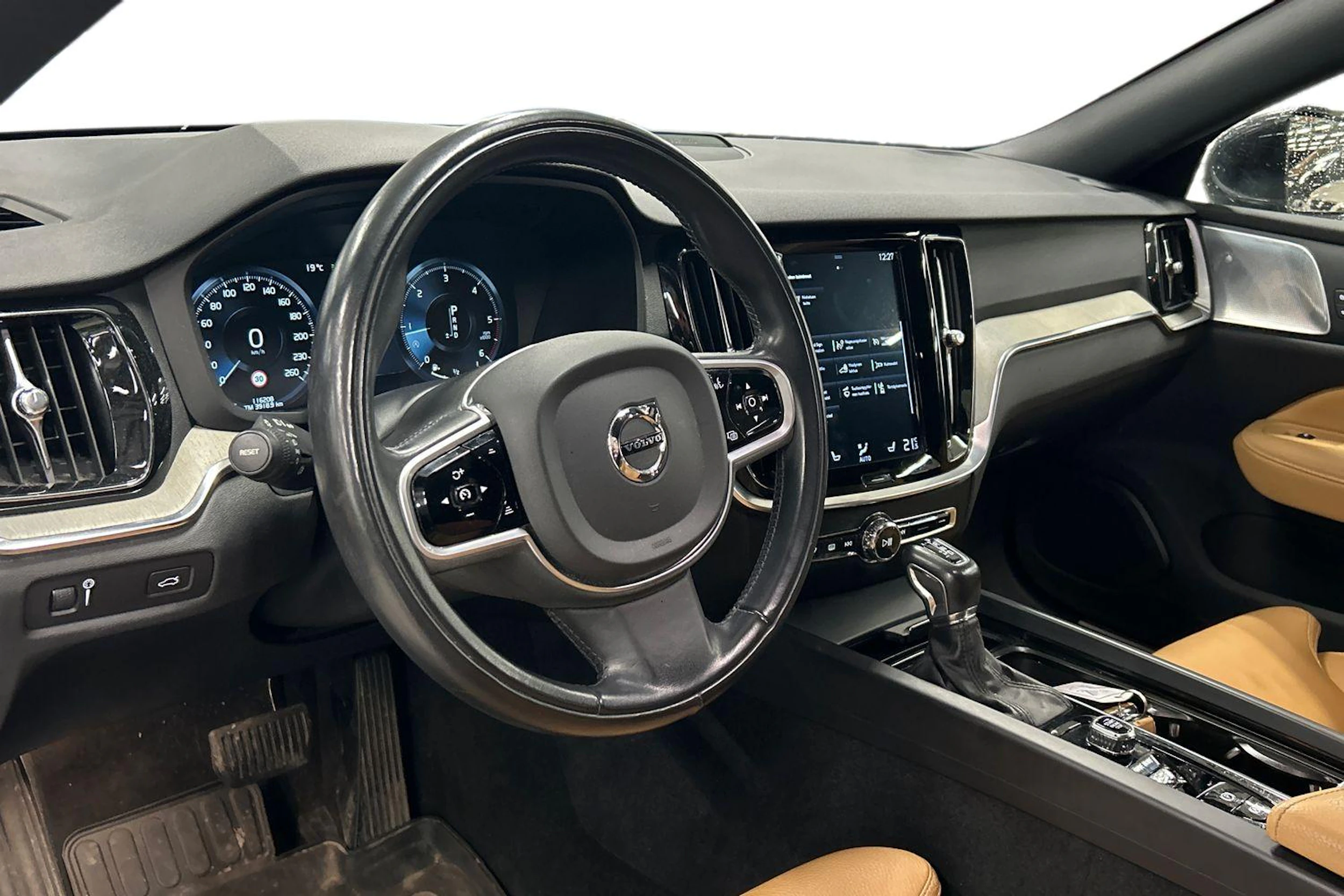 musta Volvo V60 2019 kuva 3.
