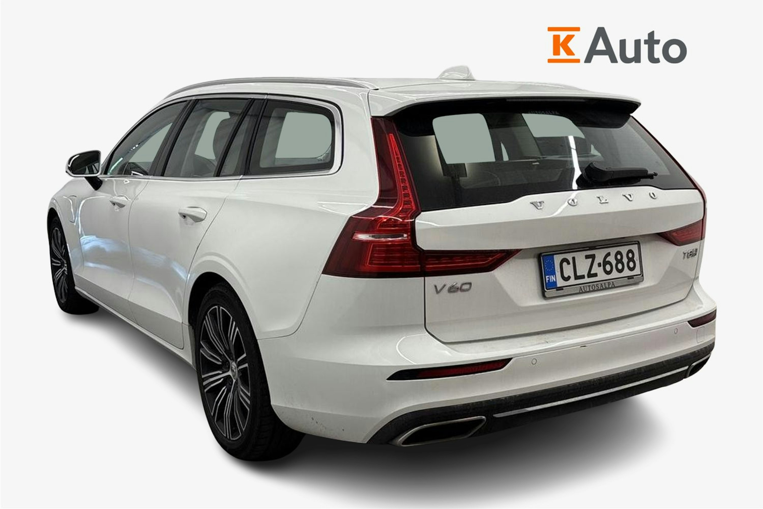 valkoinen Volvo V60 2019 kuva 2.