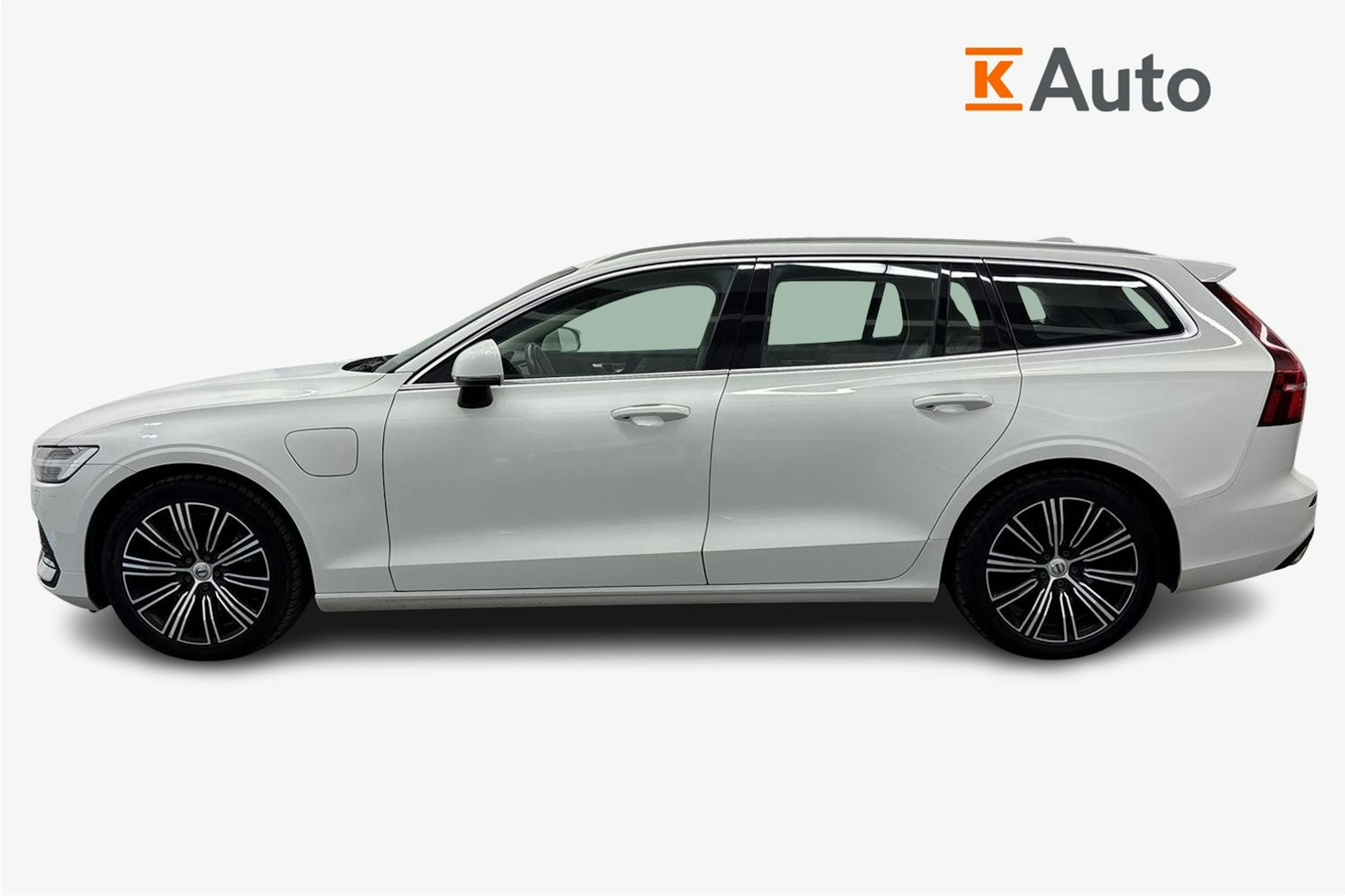 valkoinen Volvo V60 2019 kuva 6.