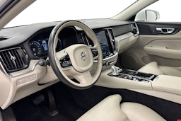valkoinen Volvo V60 2019 kuva 7.