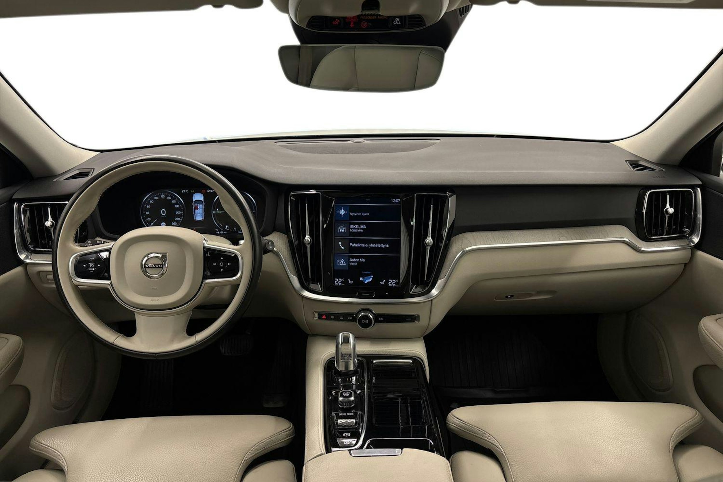valkoinen Volvo V60 2019 kuva 9.