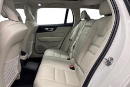 valkoinen Volvo V60 2019 kuva 10.
