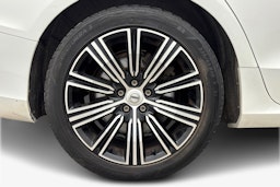 valkoinen Volvo V60 2019 kuva 11.