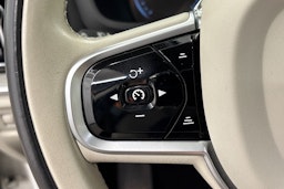 valkoinen Volvo V60 2019 kuva 17.
