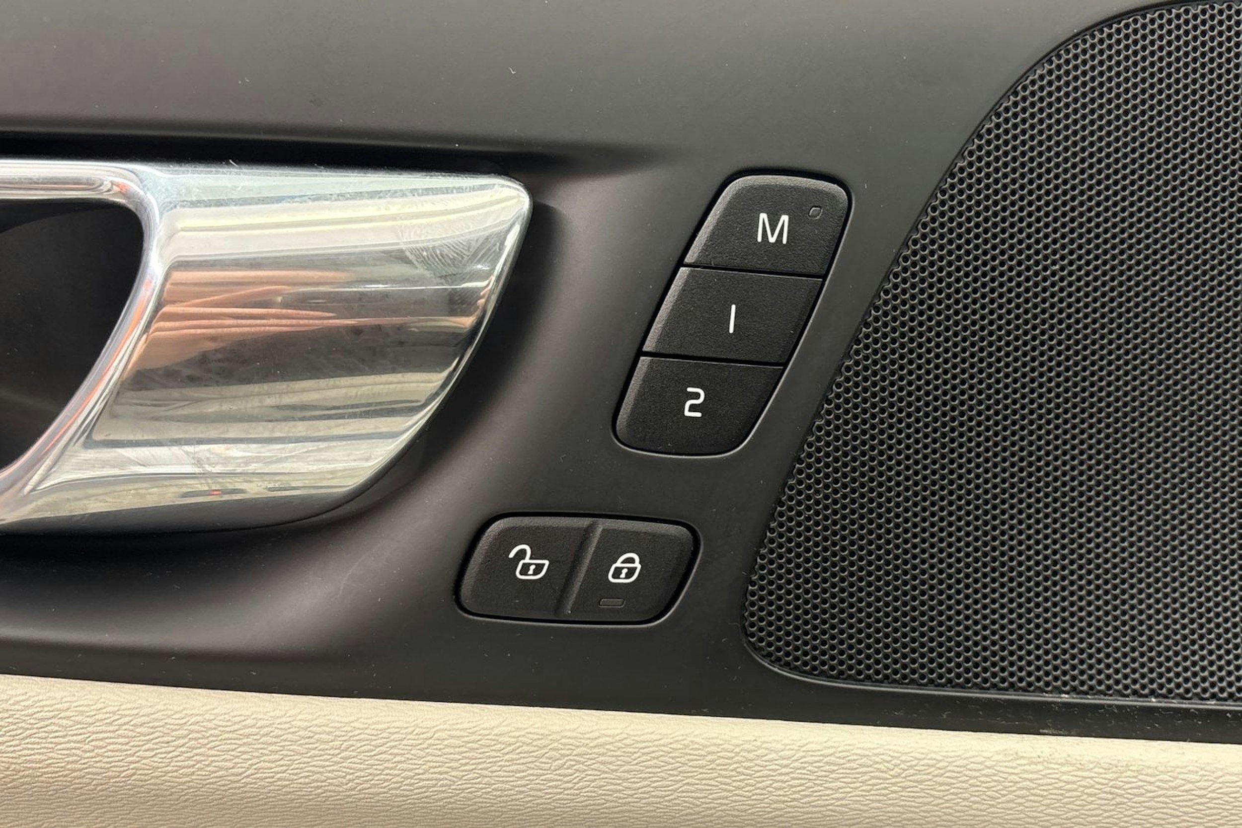 valkoinen Volvo V60 2019 kuva 20.